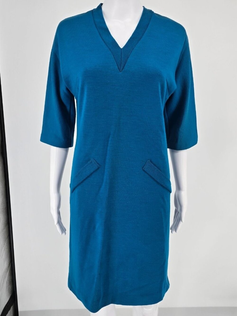 Vintage 1960s R & K Knits Teal Blue V-Neck Mod Shift Knit Sweater Dress (S)